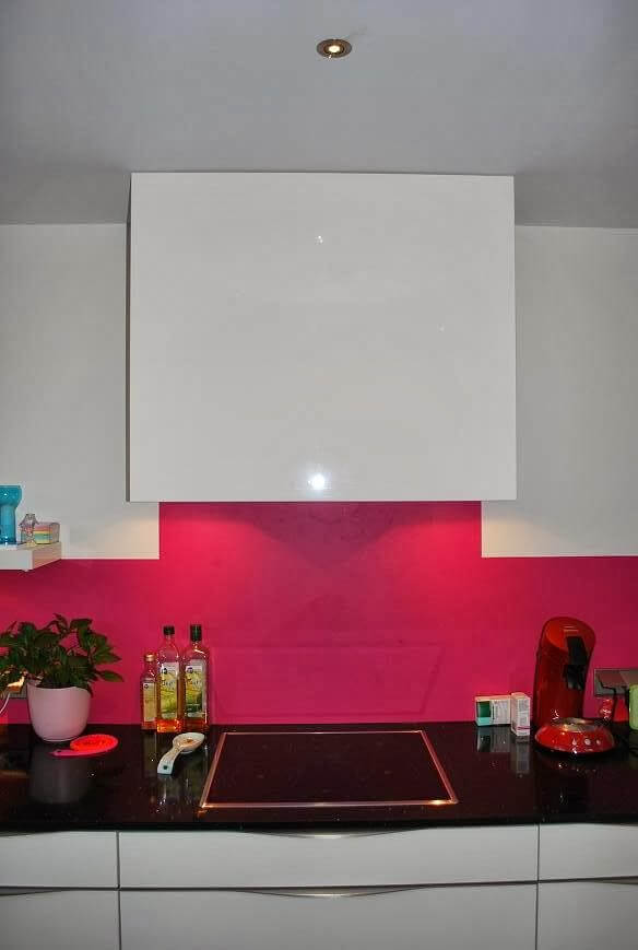 Leny\'s keuken, Selectiv in hoogglans wit met composiet bladen ... Leny\'s keuken, Selectiv in hoogglans wit met composiet bladen ...